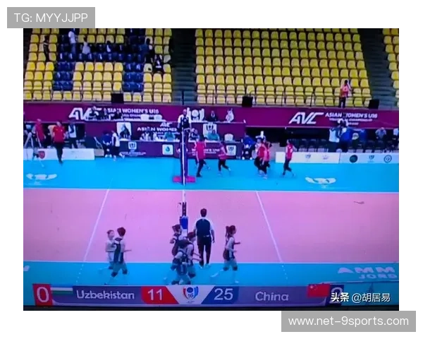 女排防守到底拼到摔出界,燃爆你的运动热情! 女排防守到底拼到摔出界,燃爆你的运动热情!