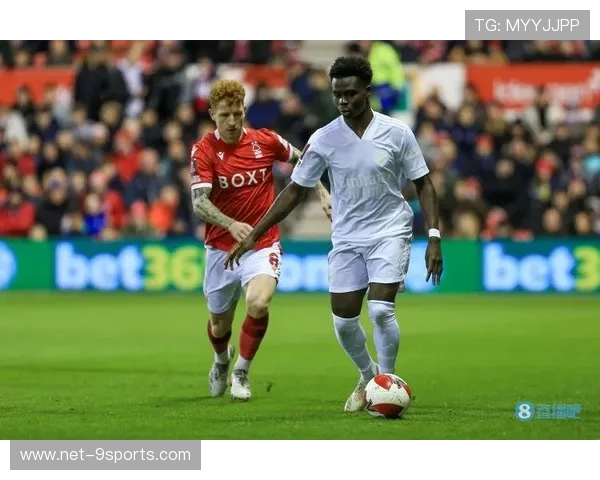 球迷创意拉 banner 成为社媒热梗